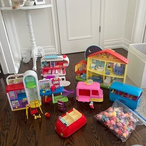 Large lot of Peppa Pig toys including bag of characters